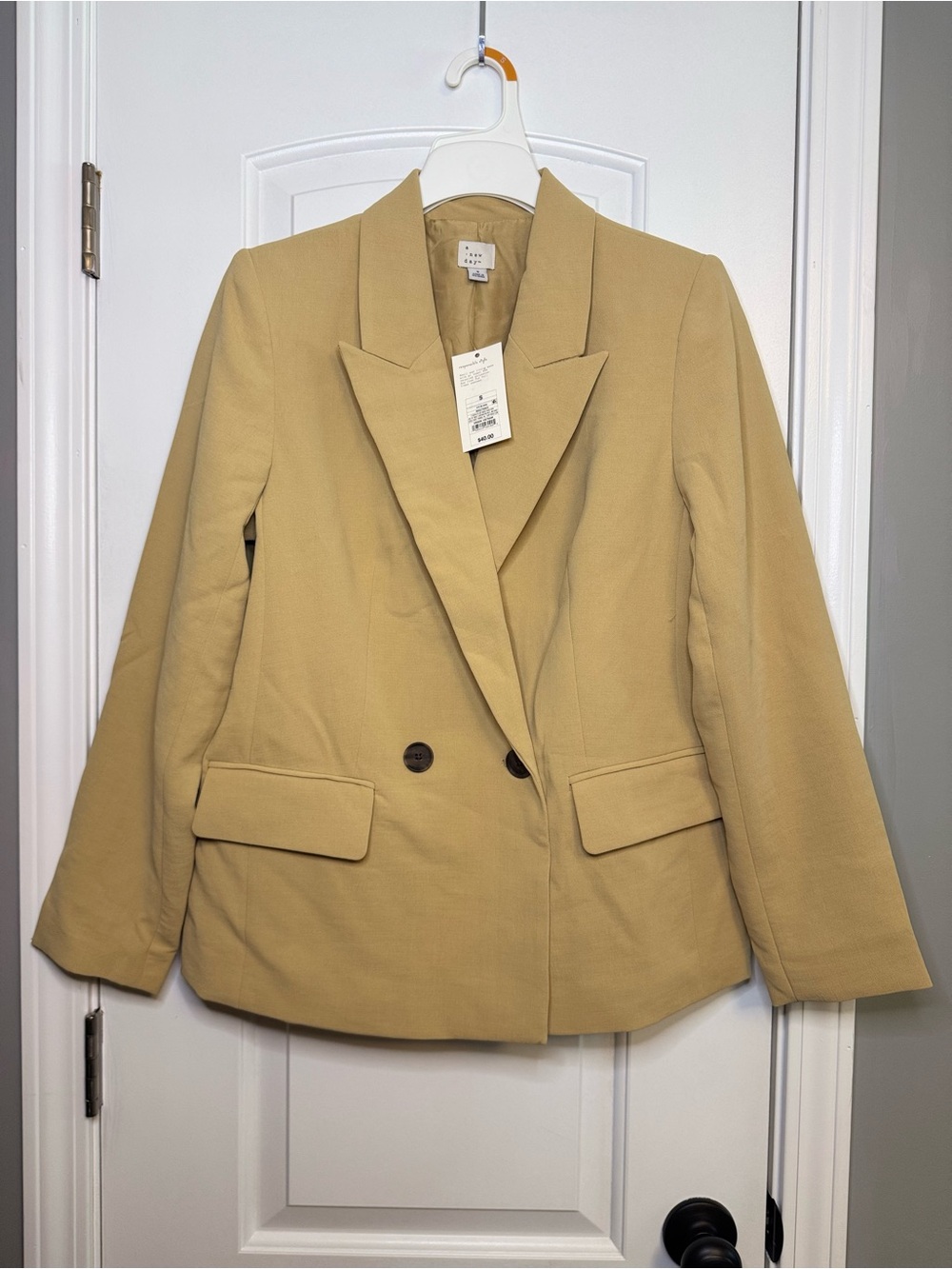 Size small women’s blazer with light shoulder padding